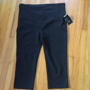 Gap Maternity Carpi Workout Leggings